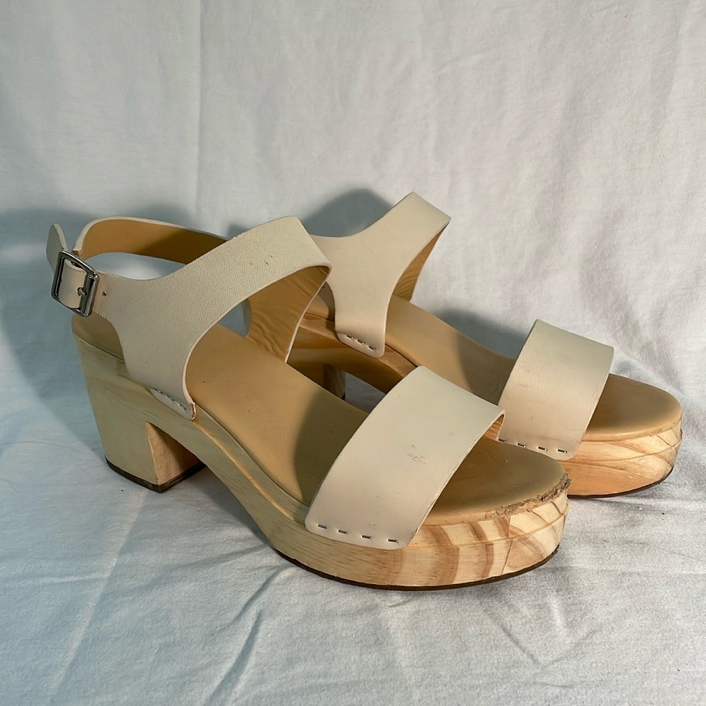 Size 8.5 Nisolo All-Day Open Toe Clog in real leather color “Bone”